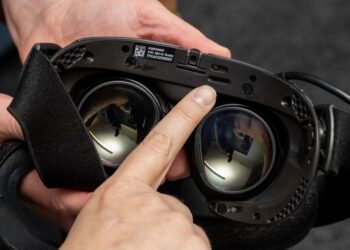 "Valve Introduces MicroSD Cards as the Future of Game Cartridges"