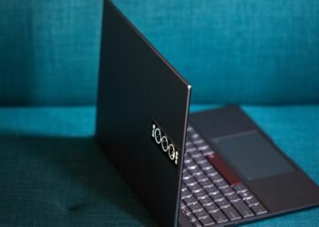 "Asus Zenbook 14 OLED Space Edition: Innovative Tiny OLED Display on Lid"