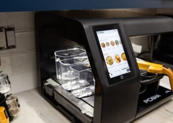 This $1,500 robot cooks dinner while I work