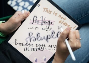 Amazon’s Kindle Scribe Colorsoft won’t replace your notebook — or your Kindle