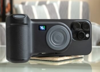 Belkin’s camera grip power bank is a few upgrades away from being a must-have