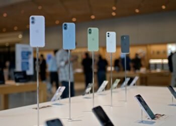 "India Mandates Apple and Other Phone Makers to Preinstall State-Owned App"