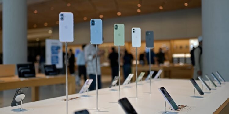 "India Mandates Apple and Other Phone Makers to Preinstall State-Owned App"