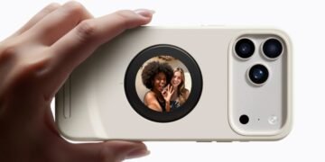 "Revolutionary iPhone Case with Dual Screens for Perfect Selfies Using Rear Cameras"