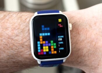 This Tetris-playing watch struggles with the one thing it should be great at
