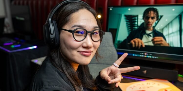 Razer thinks you’d rather have AI headphones instead of glasses