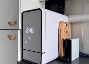 The Loch Capsule dishwasher is small, fast, and efficient — it even sanitizes gadgets