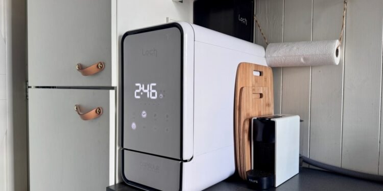 The Loch Capsule dishwasher is small, fast, and efficient — it even sanitizes gadgets