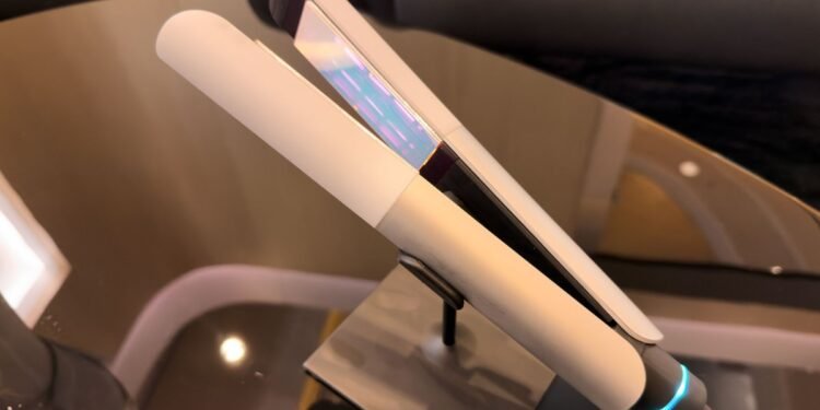 L’Oréal’s latest flat iron uses infrared light to make hairstyling much faster