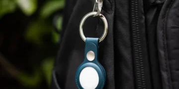 "Apple Develops AI Wearable the Size of an AirTag: What to Expect"