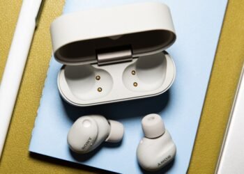 The Sony WF-1000XM6 earbuds reclaim the noise-canceling crown