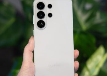 Hands on: I’m super impressed with the Galaxy S26 Ultra’s new Privacy Display