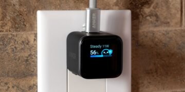 Anker’s new charger with a screen would feel less gimmicky if it did more