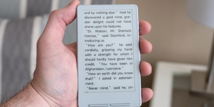This tiny pocket-friendly e-reader is packed with frustration and potential