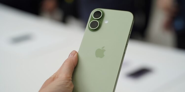 A new RCS update could connect iPhone and Android video calls, someday