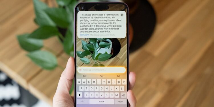 Apple will reportedly allow other AI chatbots to plug into Siri