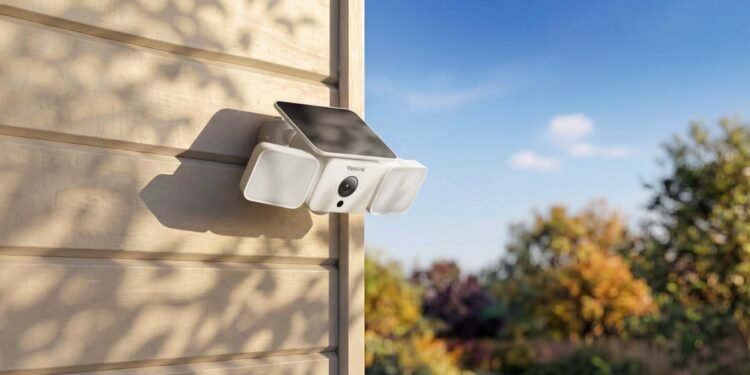 Reolink’s first solar-powered floodlight camera offers wire-free home security
