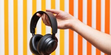 SteelSeries’ feature-packed Nova Pro Wireless headset is $80 off