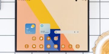 My brief, weird time with the Samsung TriFold