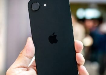 iPhone 17e hands-on: nothing more, nothing less