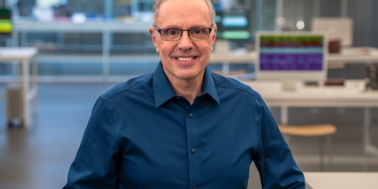 Apple names Johny Srouji as chief hardware officer