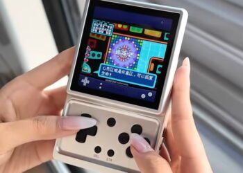 Anbernic’s new handheld is a pocket-friendly Android device with a swiveling screen