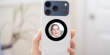 I wish this selfie phone case was better for selfies