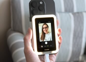 Insta360’s Snap is a tiny magnetic phone screen for taking rear-camera selfies