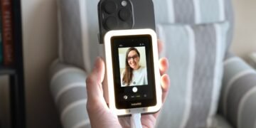 Insta360’s Snap is a tiny magnetic phone screen for taking rear-camera selfies