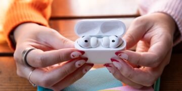 Apple’s AirPods with cameras for AI are apparently close to production
