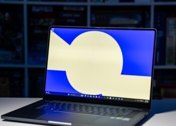 Samsung’s flagship laptop is a MacBook Pro clone gone horribly wrong