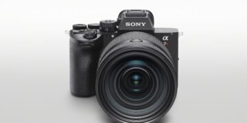 Sony ups its new A7R VI to 66.8 megapixels and jumps the price to $4,500
