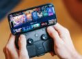 This accessory can snap a Steam Controller to your phone — or almost anything else