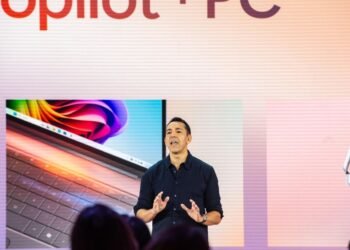 Microsoft’s consumer marketing chief to leave next year