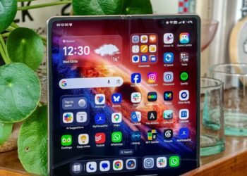 Honor’s Magic V6 sets three foldable firsts