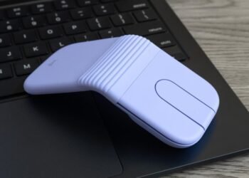 Logitech’s new Mobi Fold squeezes a lot of functionality into a tiny folding mouse