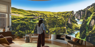 Apple announces visionOS 27 with Siri AI