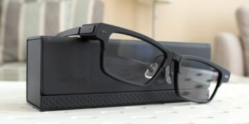 These camera-free smart glasses made me feel like Tony Stark