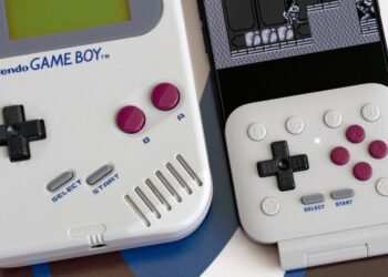 8BitDo’s FlipPad is the most pocketable way to turn your phone into a Game Boy