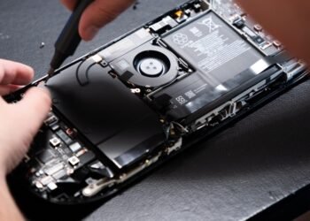 Valve says iFixit will keep selling Steam Deck batteries after all