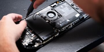 Valve says iFixit will keep selling Steam Deck batteries after all