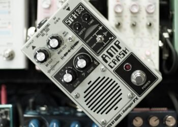 This tiny guitar amp is the most unhinged distortion pedal I’ve ever used