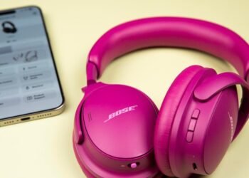 The second-generation Bose QuietComfort Headphones are good, but don’t stand out