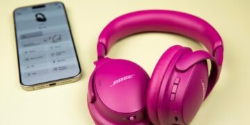 The second-generation Bose QuietComfort Headphones are good, but don’t stand out