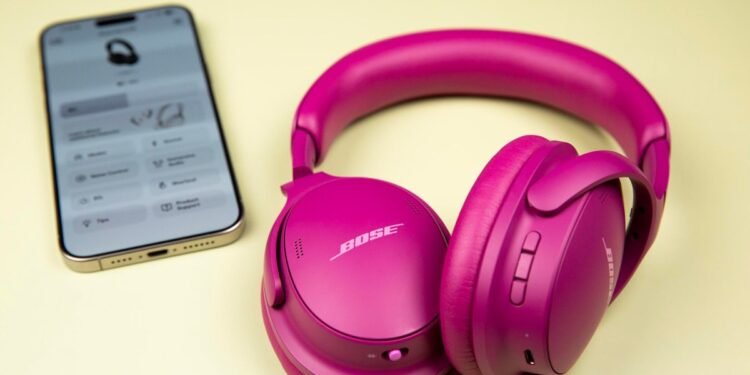The second-generation Bose QuietComfort Headphones are good, but don’t stand out