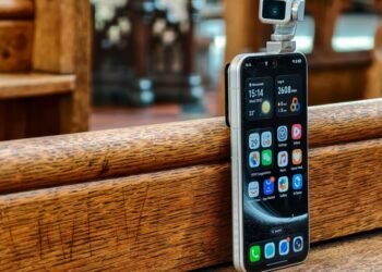 Honor’s Robot Phone is better than a gimbal in a phone has any right to be
