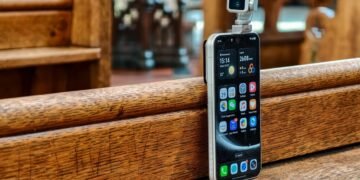 Honor’s Robot Phone is better than a gimbal in a phone has any right to be