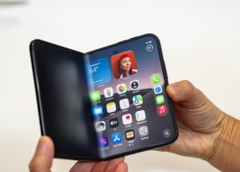 Hands-on with the foldable iPhone Duo
