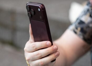 Apple’s clever software solution lets iPhone batteries skirt shipping limits