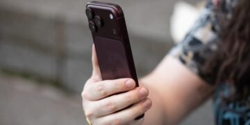 Apple’s clever software solution lets iPhone batteries skirt shipping limits
